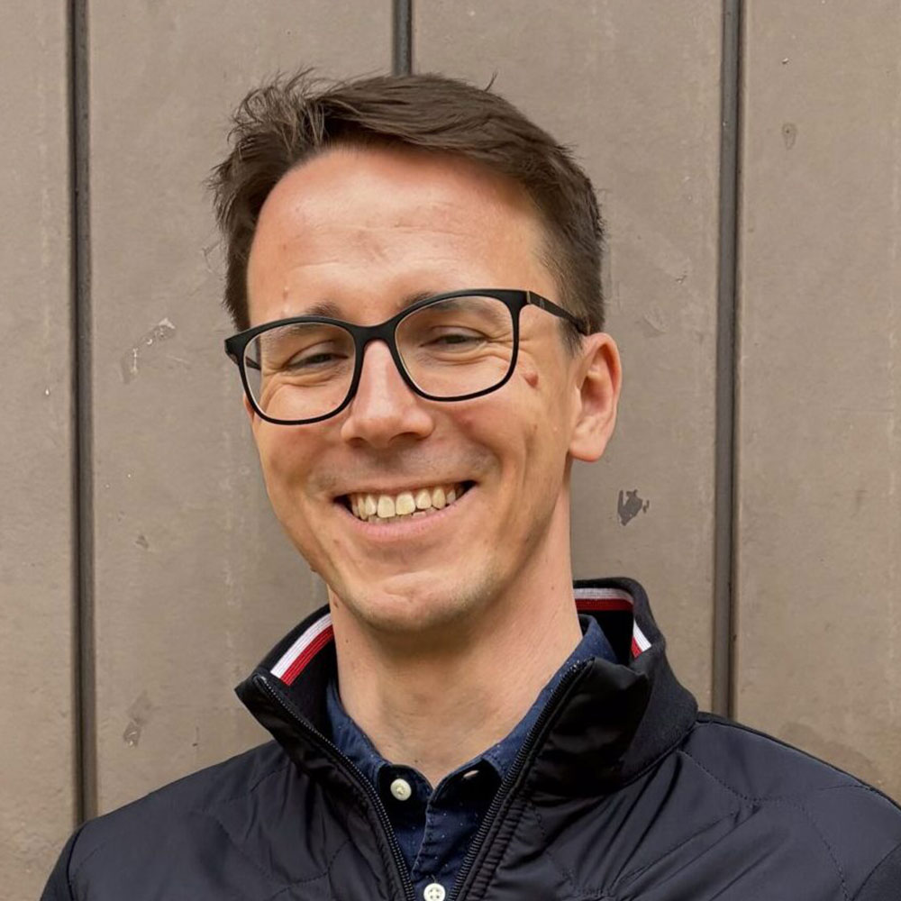 Dr. Tobias Bukethal